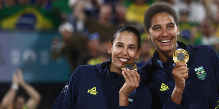 Balanço Paris 2024: Mulheres lideram sucesso no vôlei, e CBV planeja foco nas categorias de base