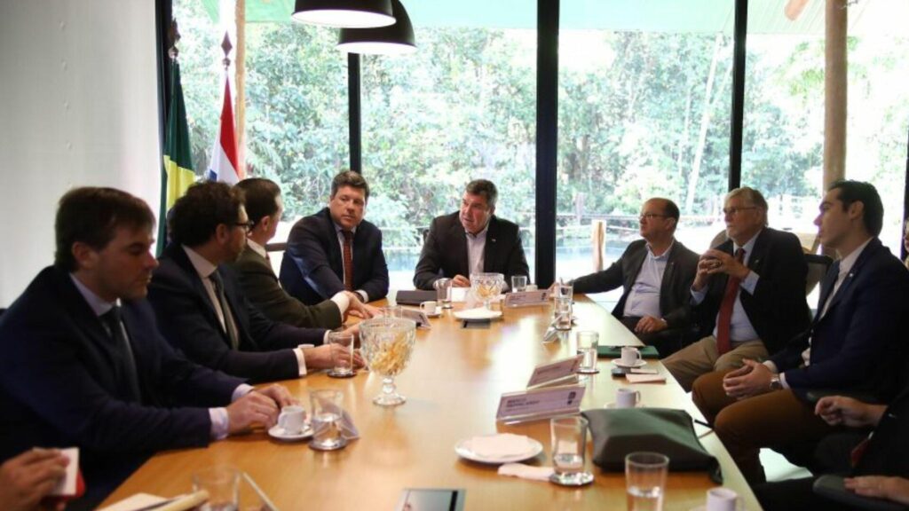 Em reunião com Riedel, comitiva paraguaia apresenta projeto que pode lançar importação do gás argentino em MS