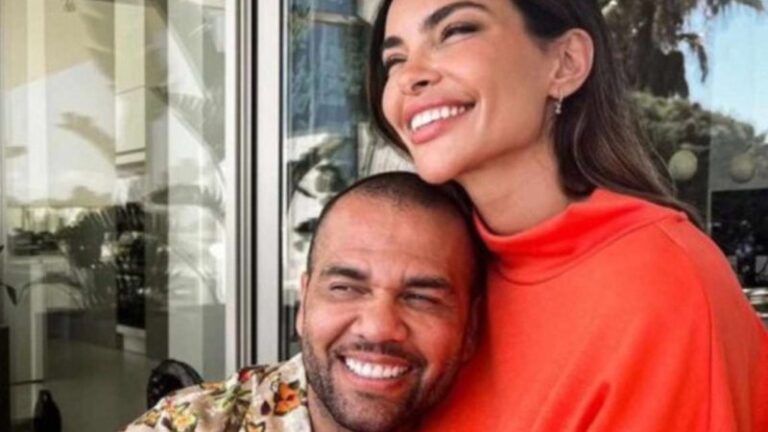 Esposa de Daniel Alves surge com o marido e polemiza com pedido: "Só não olhar"