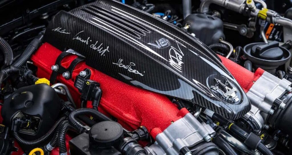 Maserati produz seu último V8 com a despedida do longevo Quattroporte