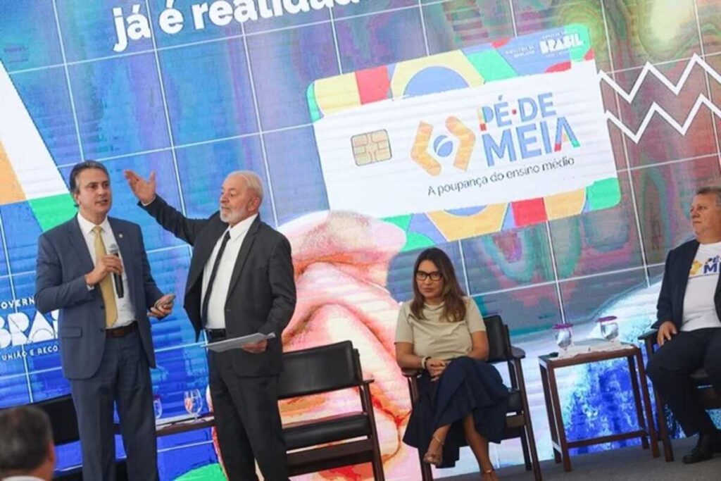 Pé-de-Meia: Lula vai ampliar ação de incentivo financeiro a estudantes