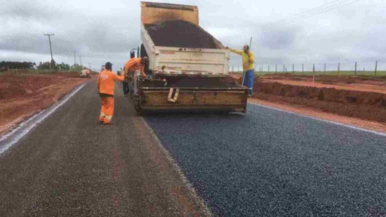 Por inexigibilidade, Naviraí contrata Consórcio para executar obras de asfalto por R$ 3,8 milhões