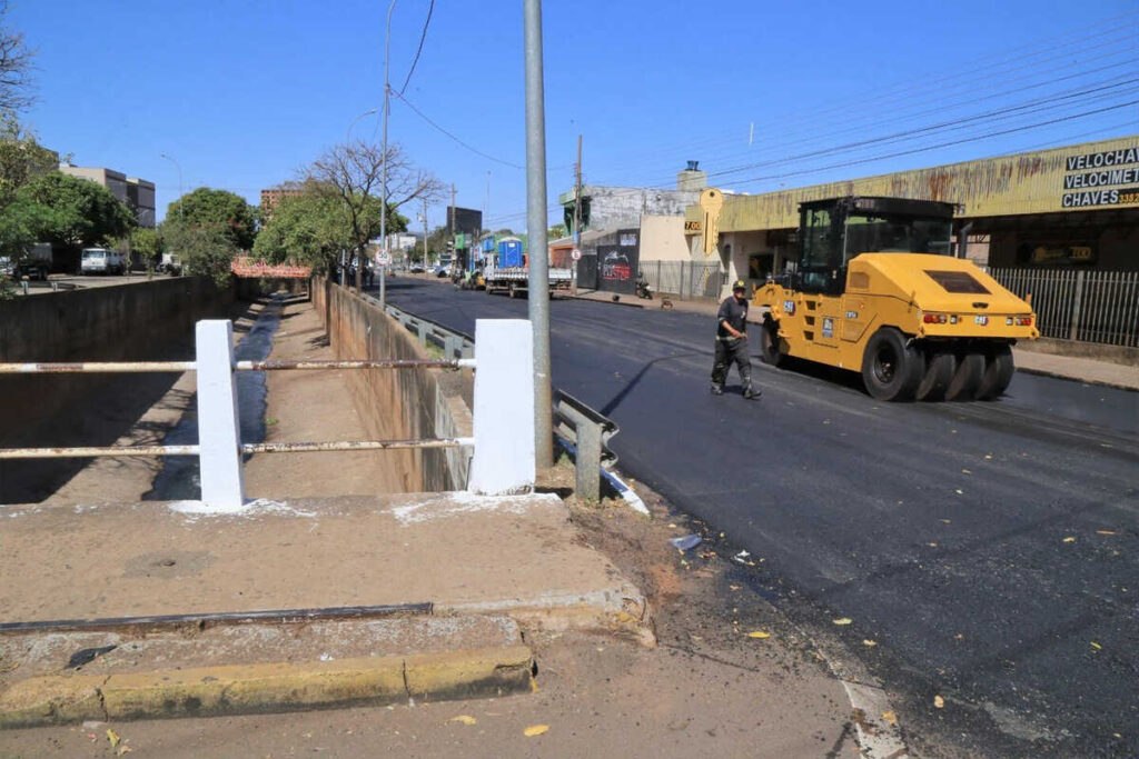 Prefeitura executa recapeamento de trecho da Avenida Ernesto Geisel