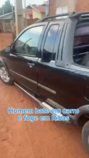 Motorista bate em carro e foge sem prestar socorro.
Segundo a moradora, o homem aparentava estar embriagado no momento da colisão. A situação gerou indignação e preocupação entre vizinhos.

❗ Fugir do local é crime.

📢 Denuncie e ajude a identificar o responsável.