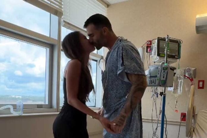 Adriana Sant’Anna aparece dançando com ex-BBB Rodrigão em hospital e declara: ‘Até que a morte nos separe’