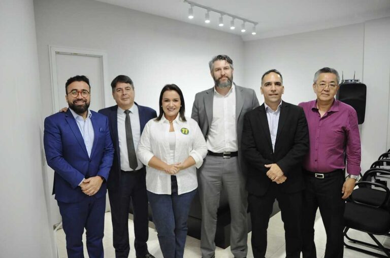 Adriane enumera avanços da gestão em reunião com procuradores em Campo Grande