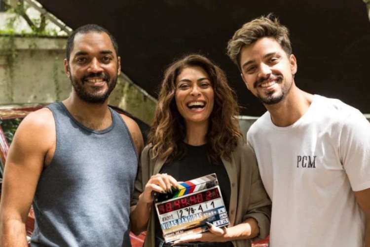 Band pega o público de surpresa e anuncia série com Juliana Paes e Rodrigo Simas na sua programação