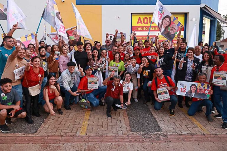 Camila Jara visita sindicato de jornalistas e entrega carta de compromisso em Campo Grande