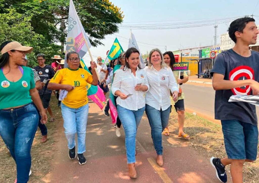 Candidata Adriane caminha pela Avenida dos Cafezais e destaca melhorias na região