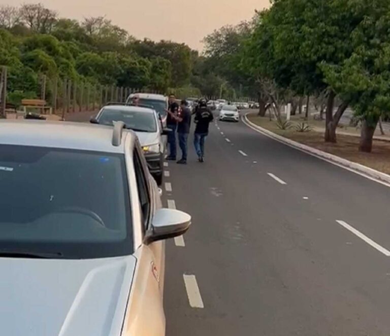 Carreata reúne 350 policiais civis no Parque dos Poderes; pedem reajuste (vídeo)