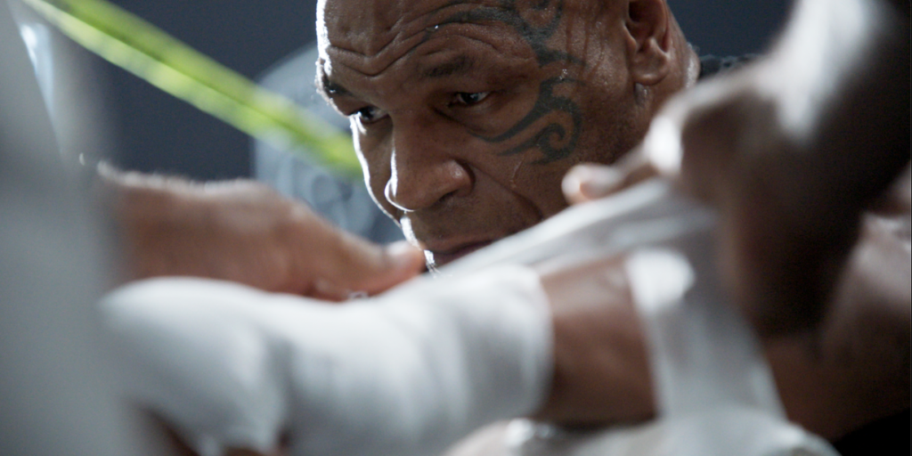 Netflix anuncia documentário com bastidores de preparação de Mike Tyson x Jake Paul