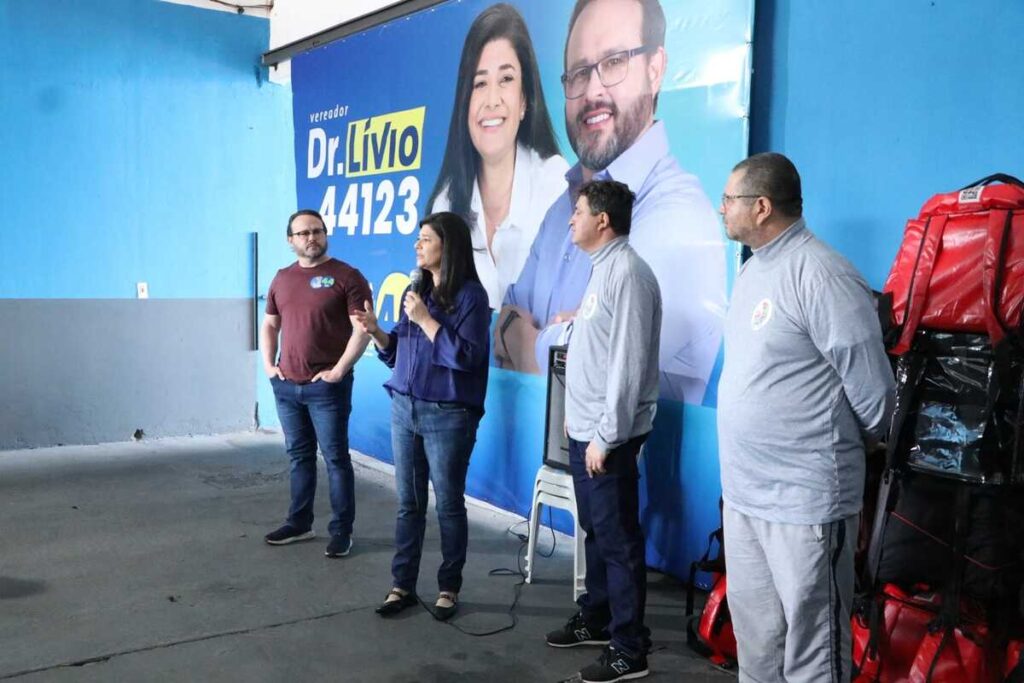 Rose conversa com motoentregadores e propõe pontos de apoio em Campo Grande