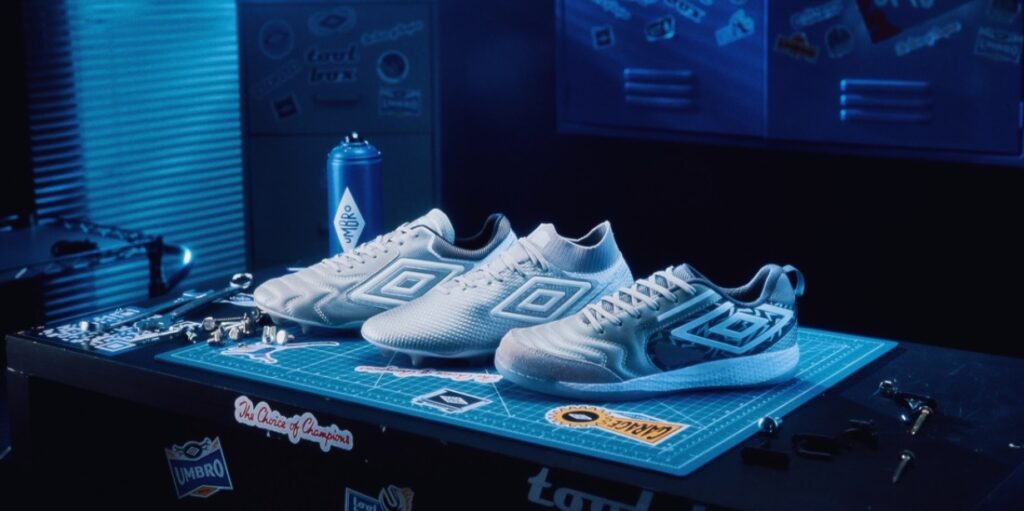 Umbro “invade” oficina mecânica para apresentar nova campanha de chuteiras, carro-chefe da marca