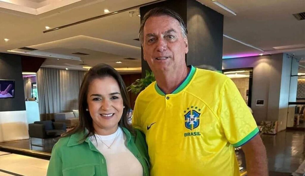 Ao lado de Tereza, Bolsonaro anuncia apoio para Adriane Lopes