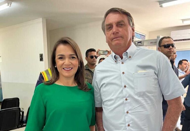 Bolsonaro chama apoiadores na 'xinxa' para auxiliar campanha de Adriane Lopes