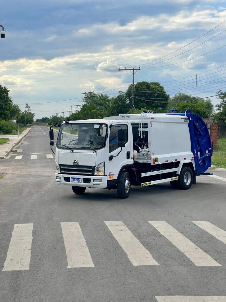 Prefeitura Municipal de Porto Murtinho Adquire Caminhão Compactador de Lixo com Recursos Próprios