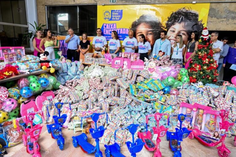 AGEMS arrecada mais de 3.500 brinquedos para fazer a alegria das crianças na campanha Caixa Encantada