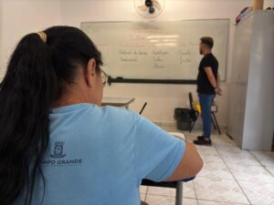 Escola Municipal Osvaldo Cruz oferece EJA em três períodos