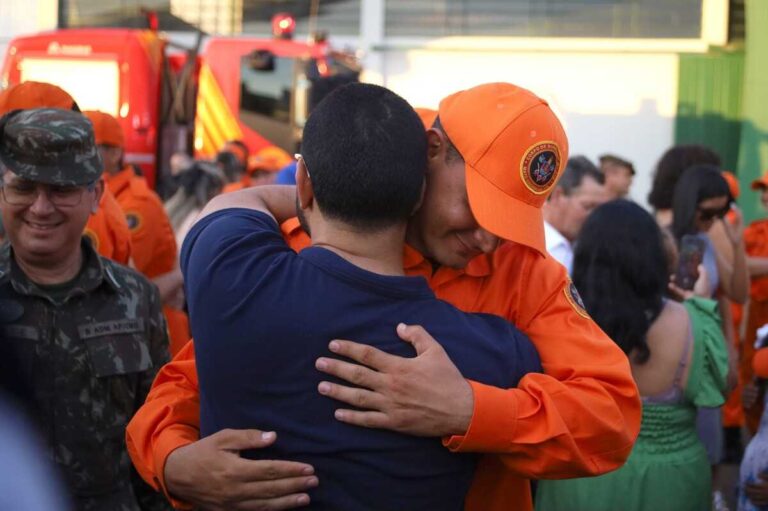 Formatura de novos Bombeiros tem choro, abraços e recorde de mulheres em Campo Grande