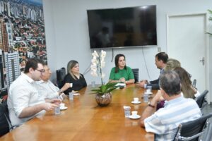 Prefeita Adriane Lopes fortalece parceria com o comércio e indústria para impulsionar crescimento de Campo Grande