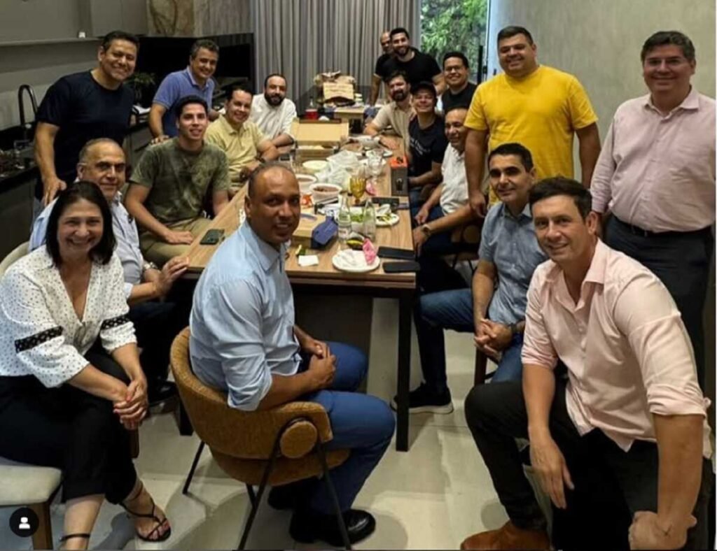 Apesar de concorrência do PP, Papy consolida apoio da maioria dos vereadores em reunião