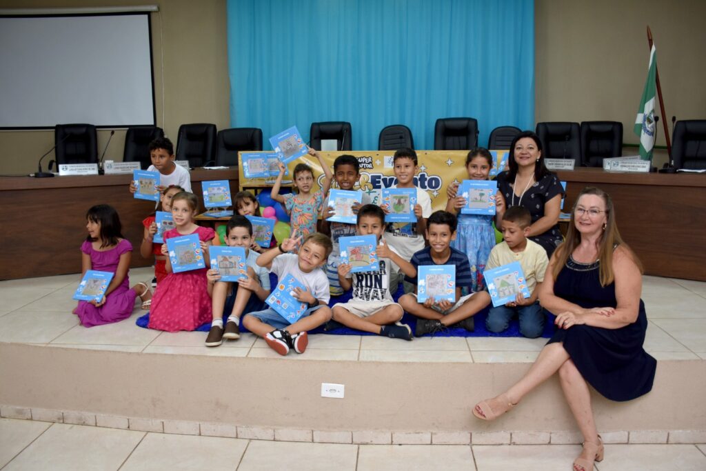 Crianças lançam seus próprios livros por meio de projeto desenvolvido em escola de Bonito