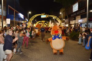 Parada natalina na 14 de Julho é garantia de diversão para famílias de Campo Grande