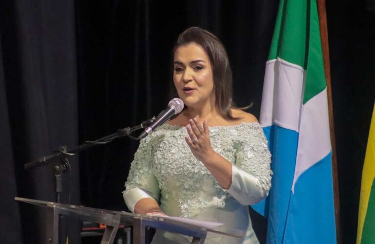 Adriane anuncia saúde como prioridade e obras estruturantes demandadas por população (vídeo)