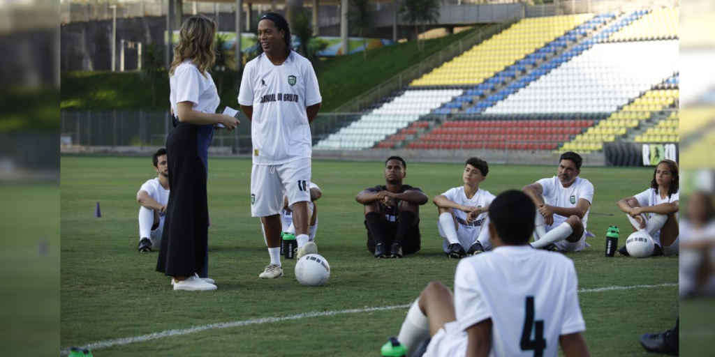 Criado por Ronaldinho Gaúcho, Manual do Bruxo supera 300 mil inscritos em menos de um mês