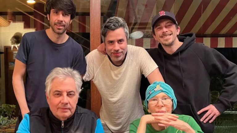 Filhos e viúvo de Rita Lee prestam homenagem de aniversário da cantora: 'Saudades'