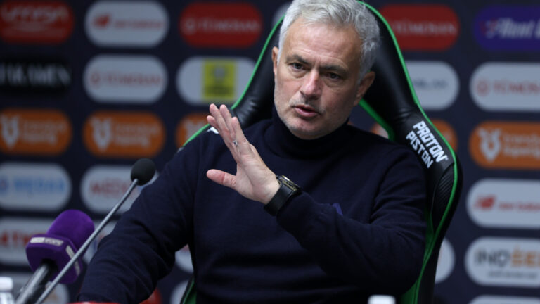 José Mourinho 'incendeia' polêmica: "Há jogos previamente determinados"