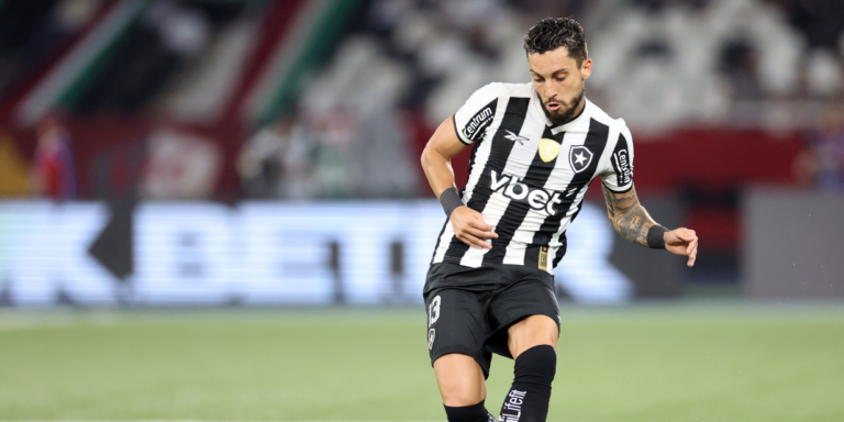 Brasil lidera futebol mundial em transferências internacionais em 2024