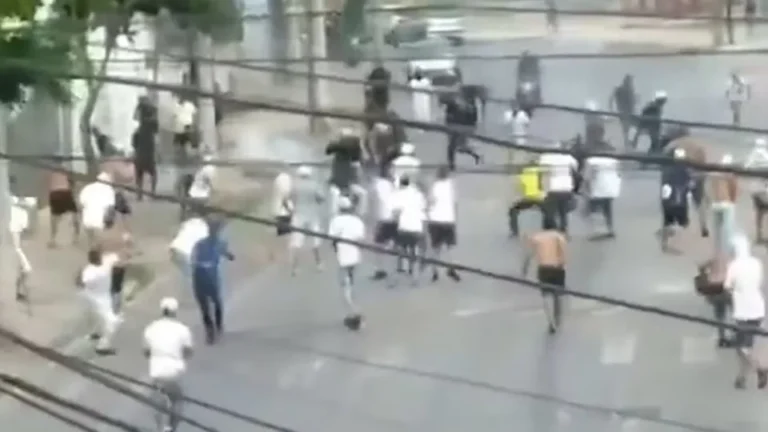 Briga entre organizadas deixa feridos antes de clássico em BH; vídeo