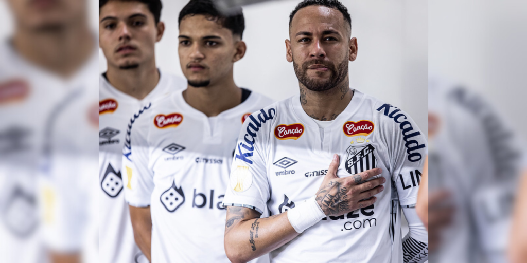 Camisa que Neymar usou no banco em reestreia vai a leilão e já supera R$ 40 mil