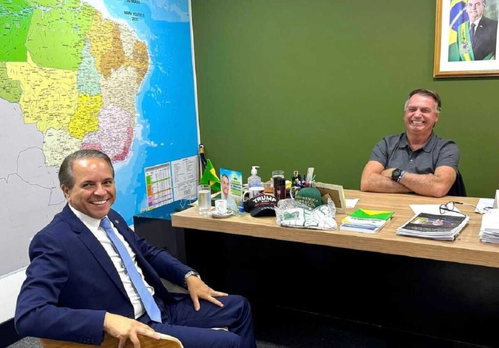 Coronel David visita Bolsonaro e diz que 'ajeita caminho' para ele voltar em 2026