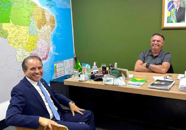Coronel David visita Bolsonaro e diz que 'ajeita caminho' para ele voltar em 2026