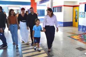 Pais aprovam melhorias na EMEI Elenir Zanqueta Molina durante visita da prefeita Adriane Lopes