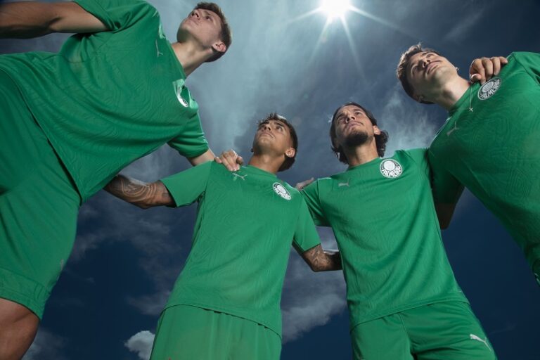 Palmeiras lança linha de treino e viagem com a Puma para 2025