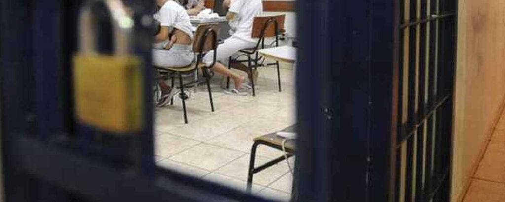 Presas por tráfico deixam presídio para amamentar bebês em Campo Grande