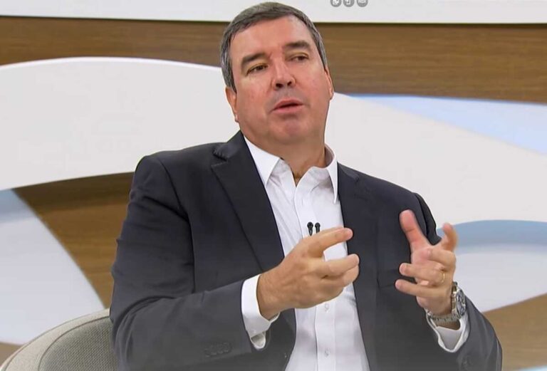 Se Bolsonaro for julgado tem que se respeitar decisão, diz Riedel