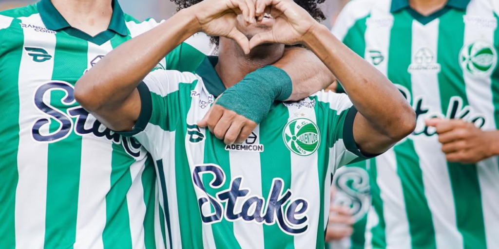 Stake, que patrocina Juventude e Everton, perde licença no Reino Unido após escândalo com atriz pornô