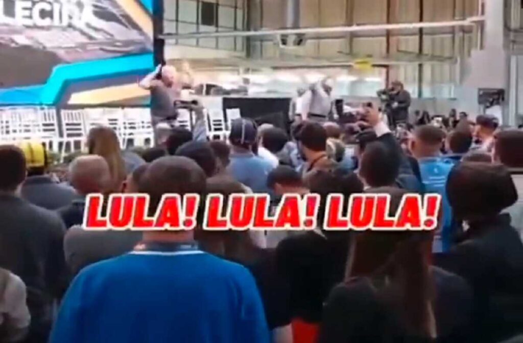 A coisa tá feia! Animador tenta fazer plateia aplaudir Lula, mas... (vídeo)