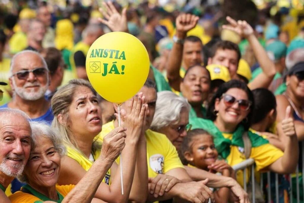 Bolsonaro faz ato em Copacabana por anistia a envolvidos no 8/1 (vídeo)