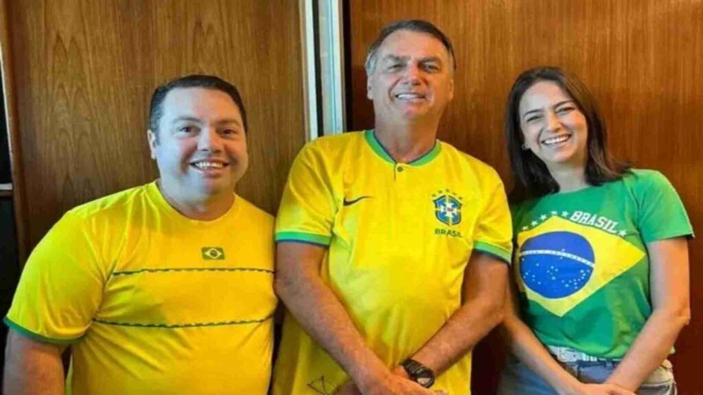 Bolsonaro queima largada e anuncia esposa de Rodolfo Nogueira para Senado pelo PL em MS