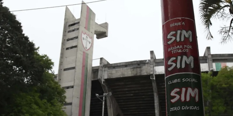 Poste no Canindé em campanha favorável à SAF - Reprodução / Instagram @portuguêsoficial