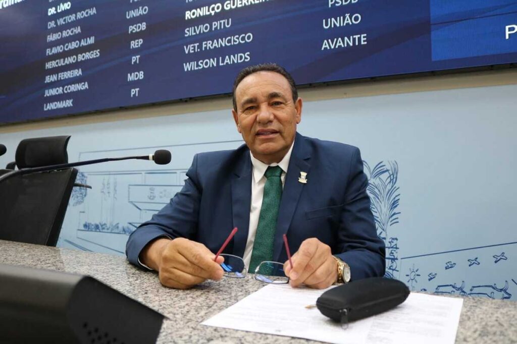 Carlão consegue quebra-molas para avenida no Lagoa da Cruz