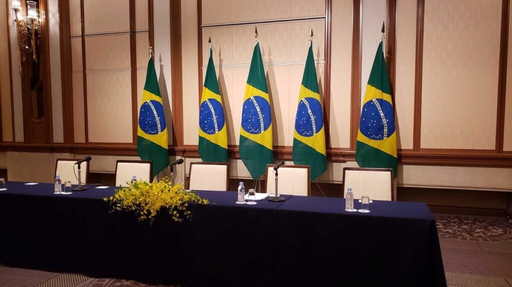 Grupo de brasileiros quer entregar carta de pedidos a Lula durante visita ao Japão