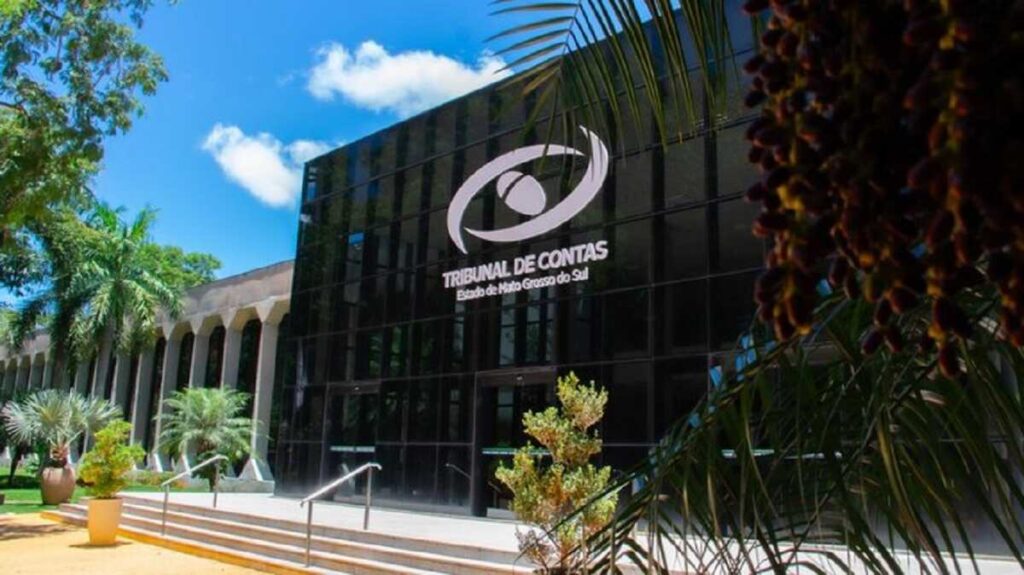 Juiz dá liminar e suspende aumento de salário de conselheiro do TCE-MS