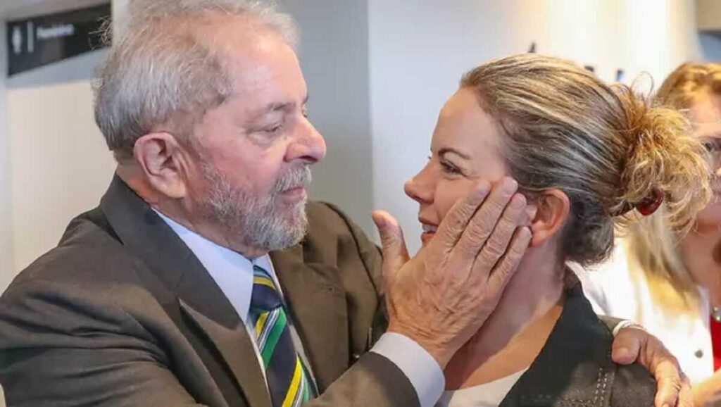 Lula cita Gleisi e diz que escolheu 'mulher bonita' para lidar com o Congresso
