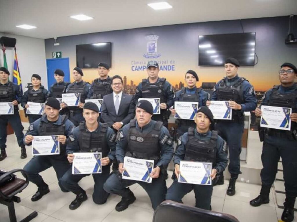 Papy homenageia militares da Força Tática por ações contra drogas em Campo Grande